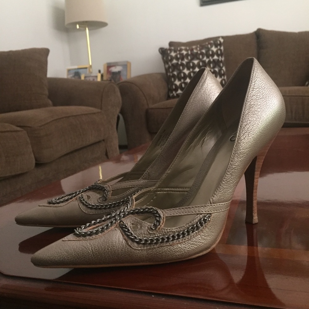Carlos Santana Chainber Metallic Pumps